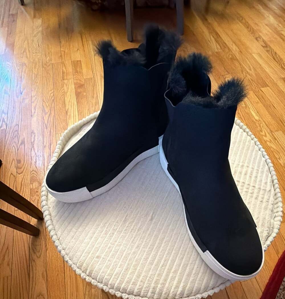 J/Slides Chelsea Sneaker Boots Size 9 Black Fur Trim